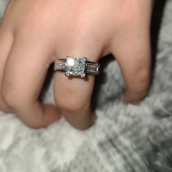 Kay Jewelers diamond ring - Picture 5 of 14